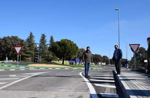 Obras de mejoras en la vía de servicio de la M-513 junto al polideportivo Ángel Nieto