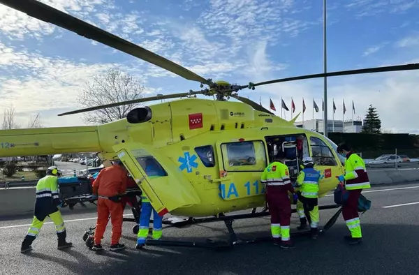 ¡ÚLTIMA HORA! El vuelco de un turismo en la A-6 a la altura de Las Rozas deja heridos y un gran atasco