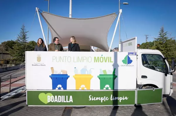 La consejera de Medio Ambiente visita el Punto Limpio de Boadilla, que aumenta cada año los usuarios y residuos gestionados