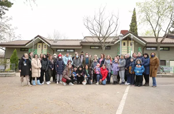 Llegan a Boadilla los primeros 44 ucranianos traídos por el Ayuntamiento