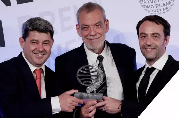 El fenómeno editorial 'Carmen Mola' presenta en Boadilla su novela ganadora del último Premio Planeta