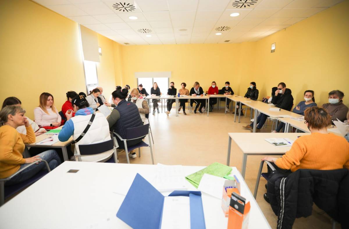 Comienzan las clases de español que el Ayuntamiento ofrece a los refugiados llegados de Ucrania