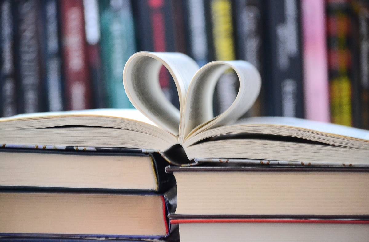El Ayuntamiento de Boadilla se suma a la 'La Noche de los Libros' regalando ejemplares a los vecinos
