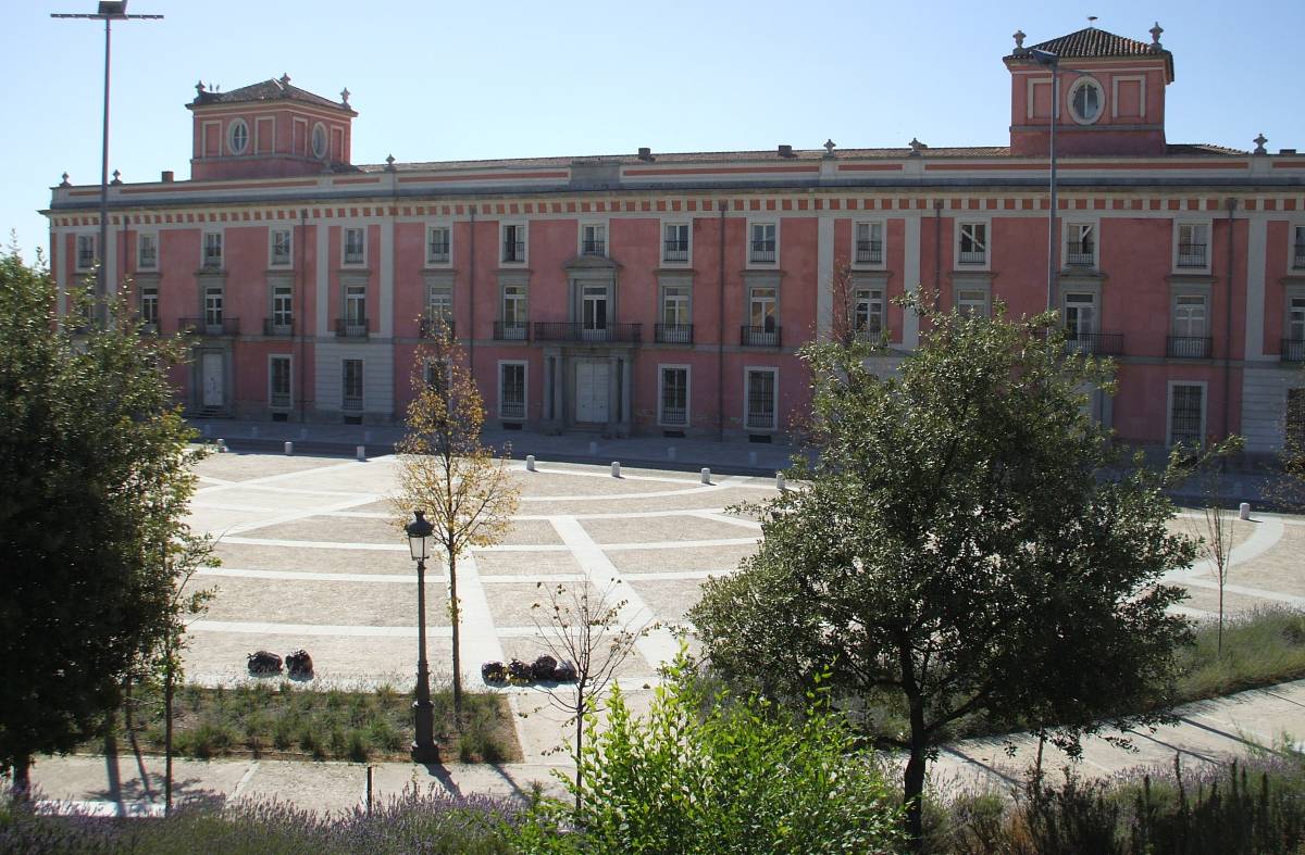 Boadilla acoge la primera edición de El Mercado de los Jardines de Palacio, con puestos de artesanía y productos gourmet