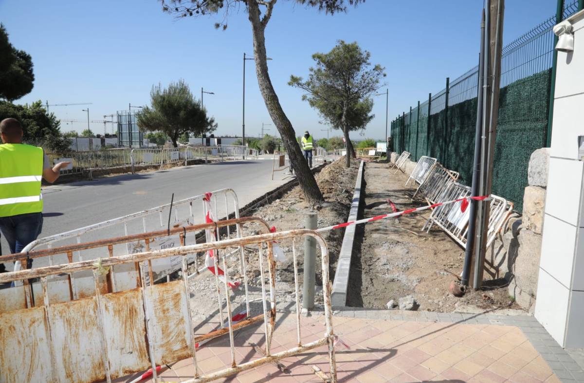 Avanza la última fase de la operación de acerado en Parque Boadilla