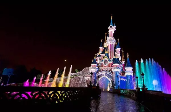 Boadilla inaugura mañana su castillo Disney de la Bella Durmiente fabricado con vidrio reciclado