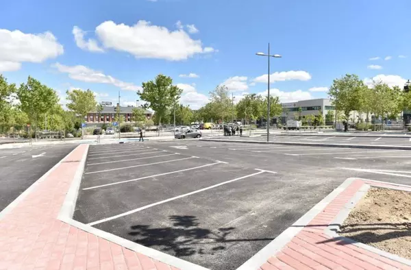 Inaugurados los dos aparcamientos construidos en Prado del Espino que suman 171 nuevas plazas