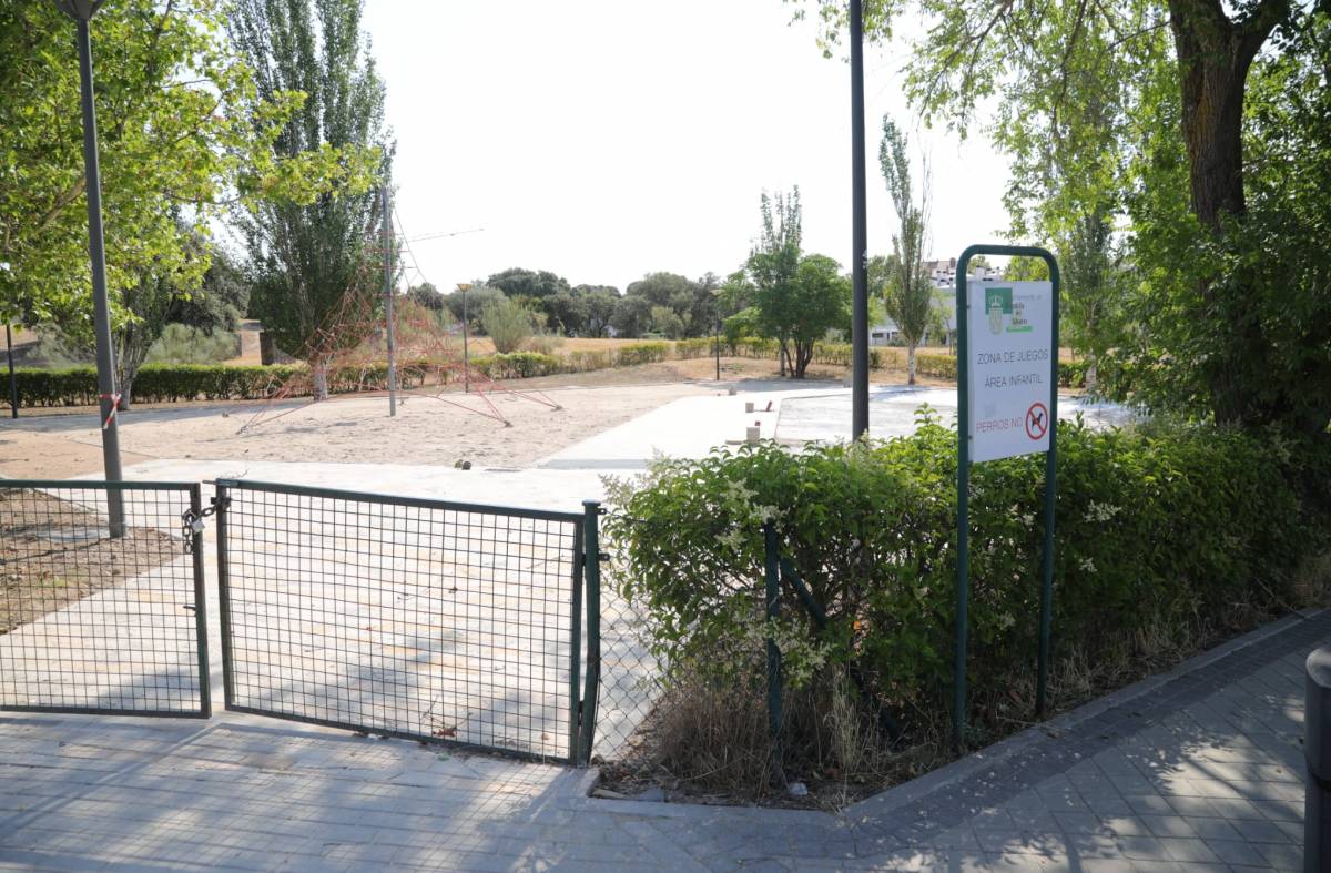 Las obras de remodelación del Parque Playa de América de Valdecabañas continúan al ritmo previsto