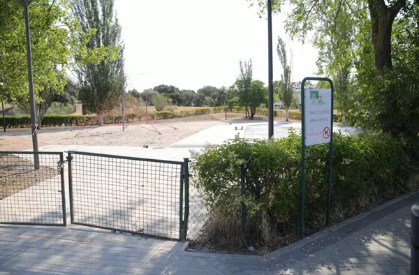 Las obras de remodelación del Parque Playa de América de Valdecabañas continúan al ritmo previsto