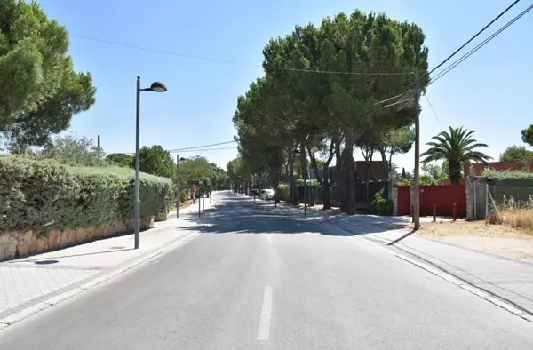 Finalizan las obras de acerado en la calle Playa de Riazor 