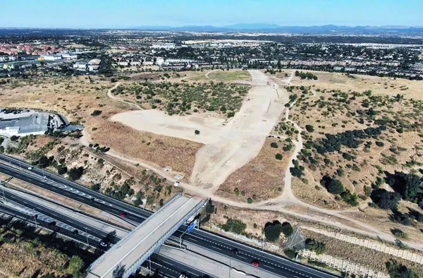 En marcha las obras de conexión de Viñas Viejas con El Encinar, por encima de la M-50