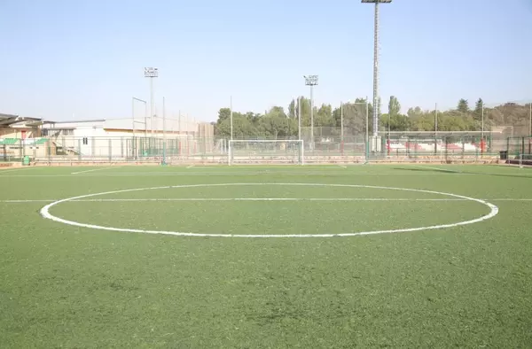 Sustitución del césped artificial en dos campos del Complejo Deportivo Ángel Nieto