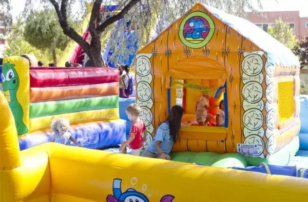 Boadilla celebra el Día de la Familia este domingo y recibe el distintivo FR por su compromiso con ellas