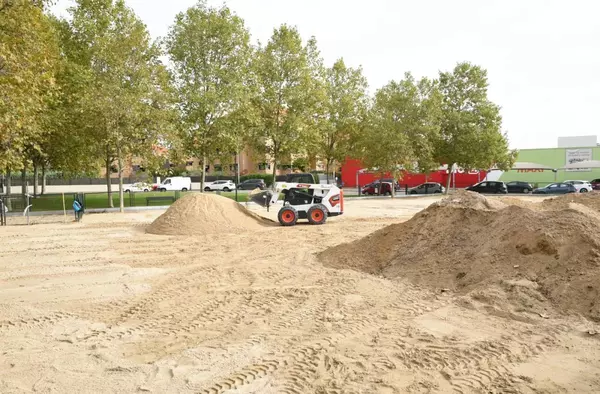 El Ayuntamiento de Boadilla está renovando los areneros de las áreas infantiles y caninas