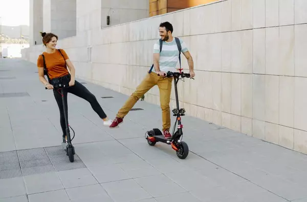 Boadilla cambia coches por patinetes: Los vecinos no podrán tener más de un vehículo por familia