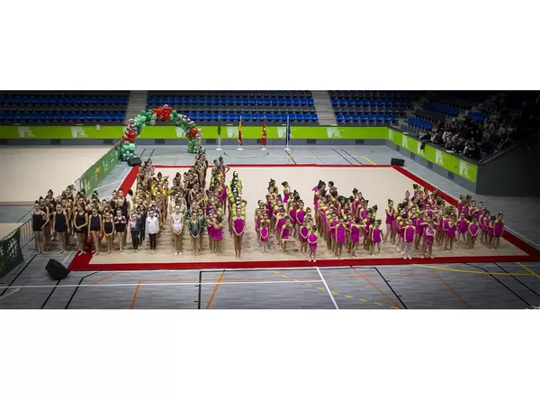 Las chicas del Club de Gimnasia Rítmica Boadilla fascinan al público en su exhibición de Navidad