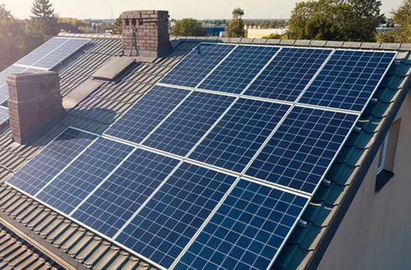 Vox Boadilla critica el rechazo de PP y PSOE a su propuesta de reducir un 50% el IBI por instalación de placas solares