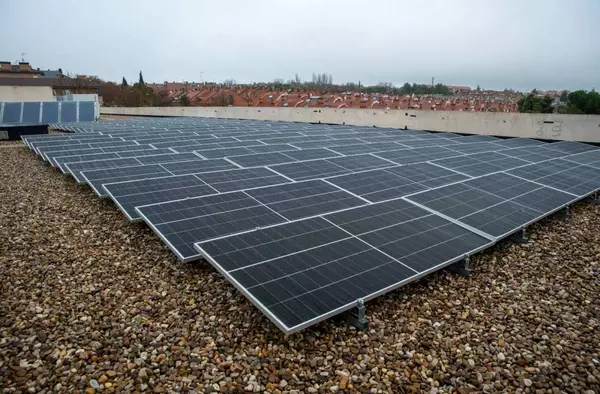 El pabellón Rey Felipe VI, siguiente edificio municipal de Boadilla que contará con placas fotovoltaicas