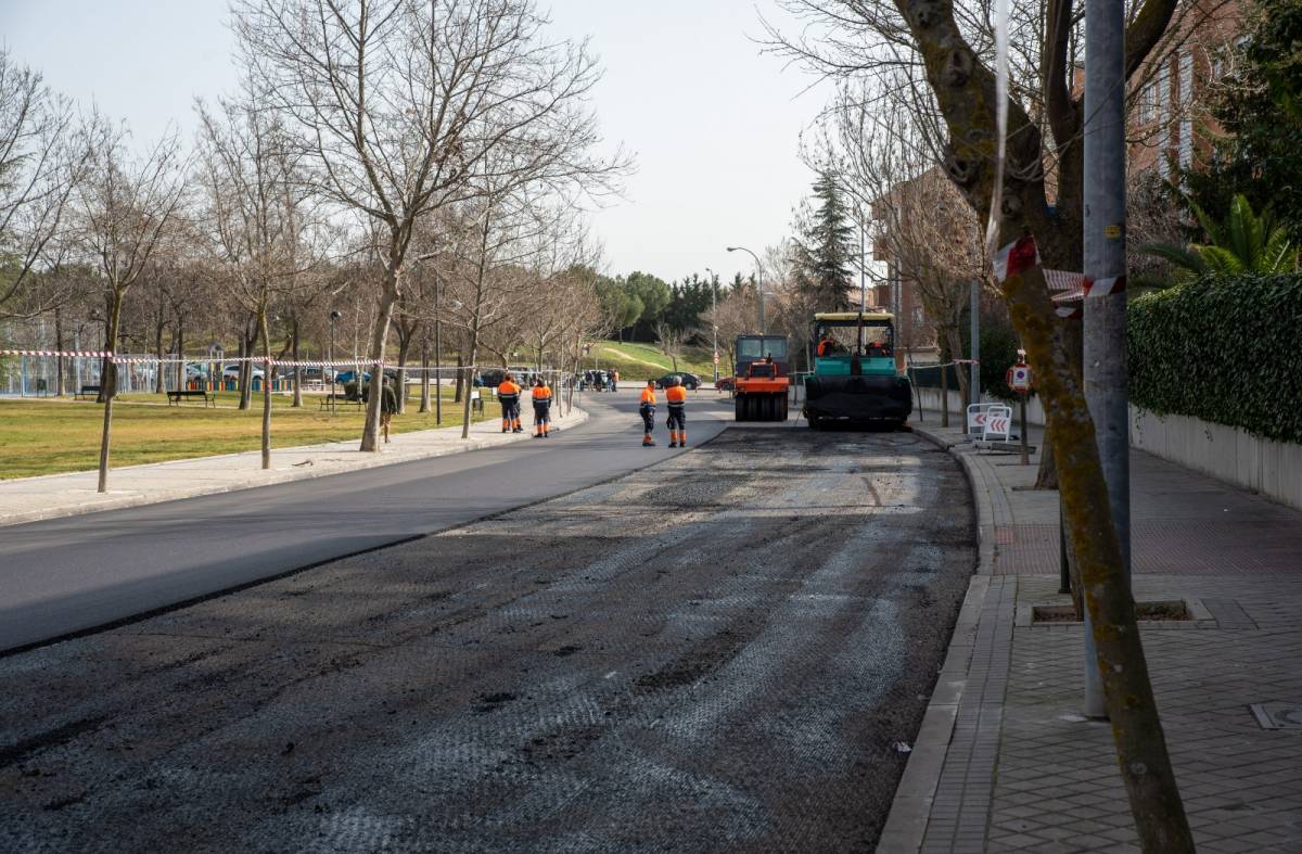 Se reanuda la operación asfalto, que cubrirá más de 150.000 m2 de superficie