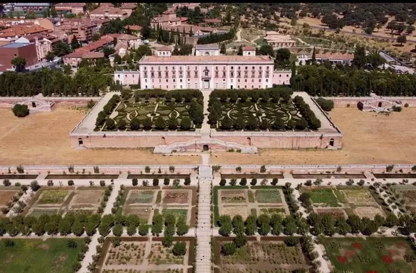 El espectacular entorno del Palacio de Boadilla a vista de dron 