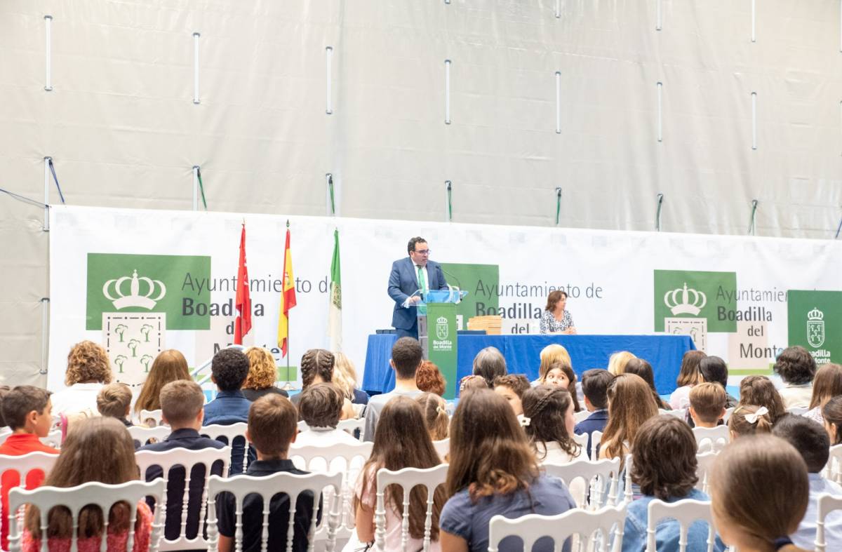 Boadilla premia a 126 alumnos por su expediente académico o su compromiso social