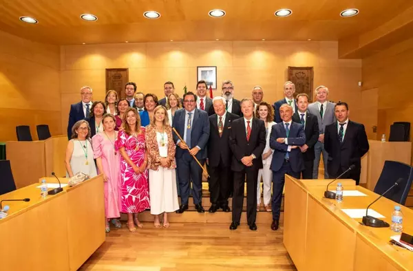 Javier Úbeda firma la delegación de competencias tras ser investido alcalde de Boadilla