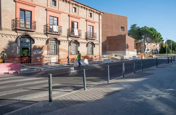 Obras para mejorar la accesibilidad en la acera de la Avenida Adolfo Suárez 