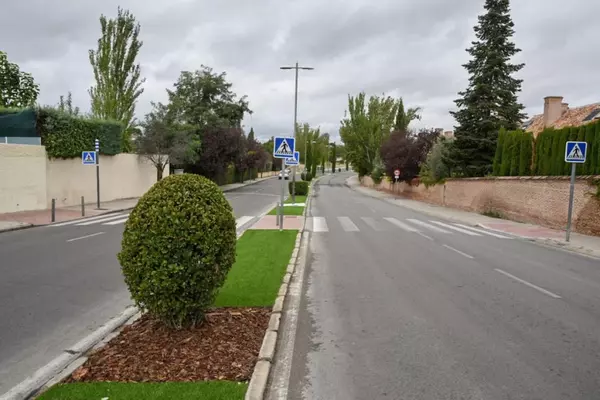 Boadilla embellece diferentes zonas de la ciudad y ahorra agua a través de diversos trabajos de jardinería