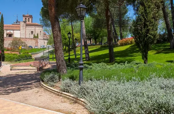 La plataforma vecinal 'Otra Boadilla' organiza un acto al aire libre para defender las zonas verdes del municipio