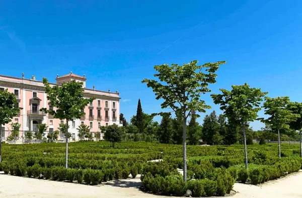 Este puente: Los jardines del Palacio acogen mercadillos, teatro, exhibiciones y muchas actividades