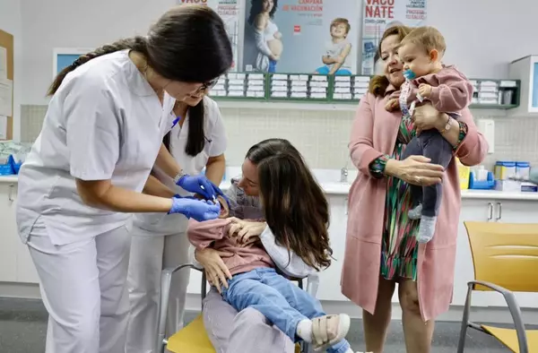 Arranca la campaña de vacunación frente a la gripe y Covid-19 en centros de salud, hospitales y residencias 