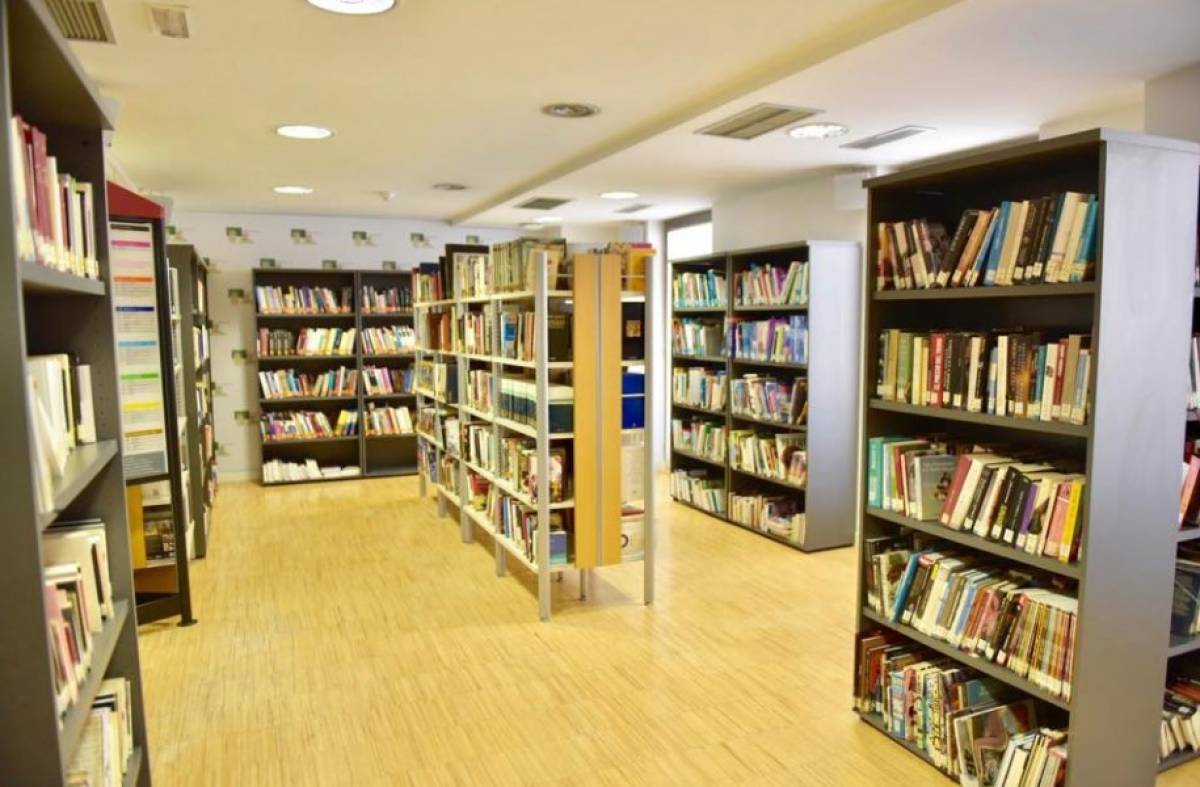 Mercadillo de libros y taller infantil de poesía para celebrar el Día de las Bibliotecas en Boadilla