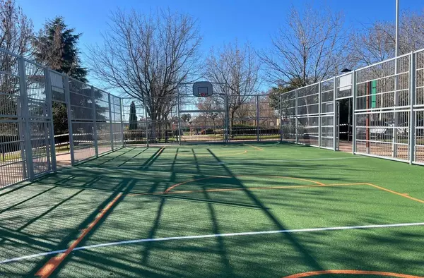Nueva pista multideportiva para el parque Sofía de Grecia de Boadilla