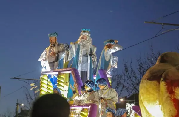 El Cartero Real llega a Boadilla para recoger las peticiones de los niños a los Reyes Magos 