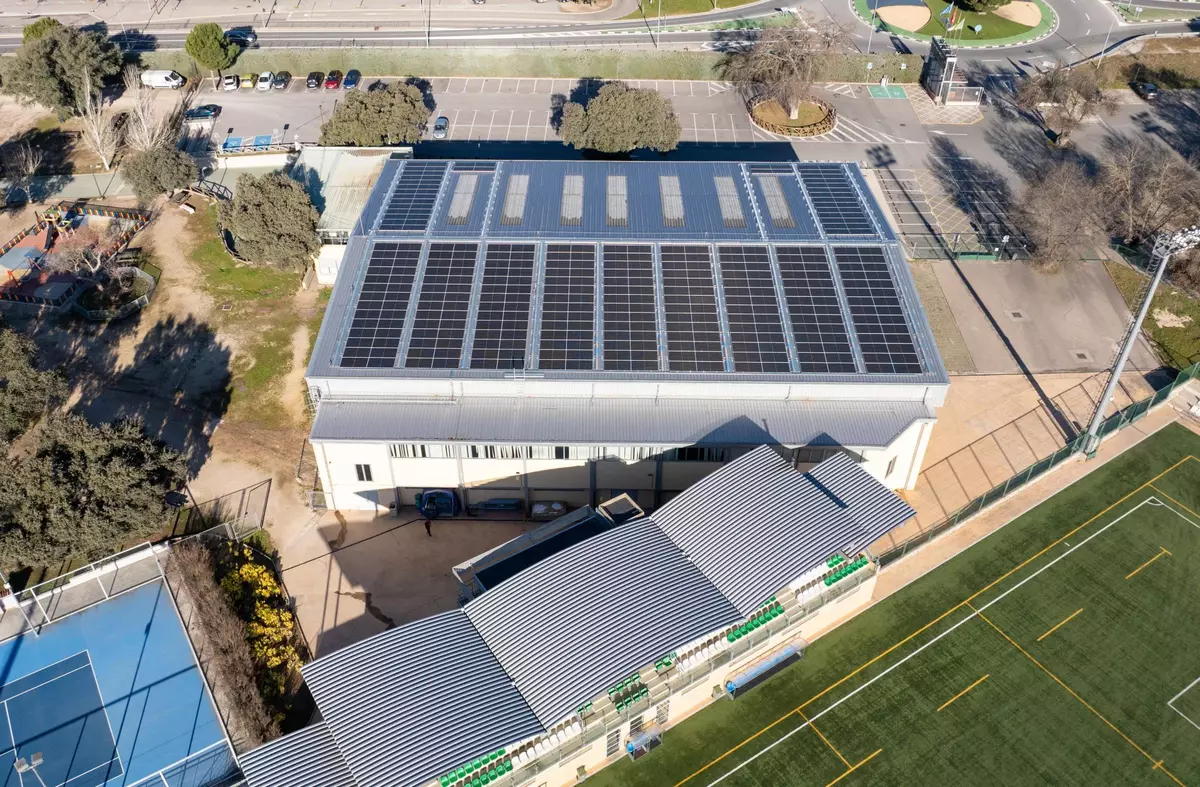 El CD Ángel Nieto y la piscina cubierta de Boadilla finalizan sus instalaciones fotovoltaicas