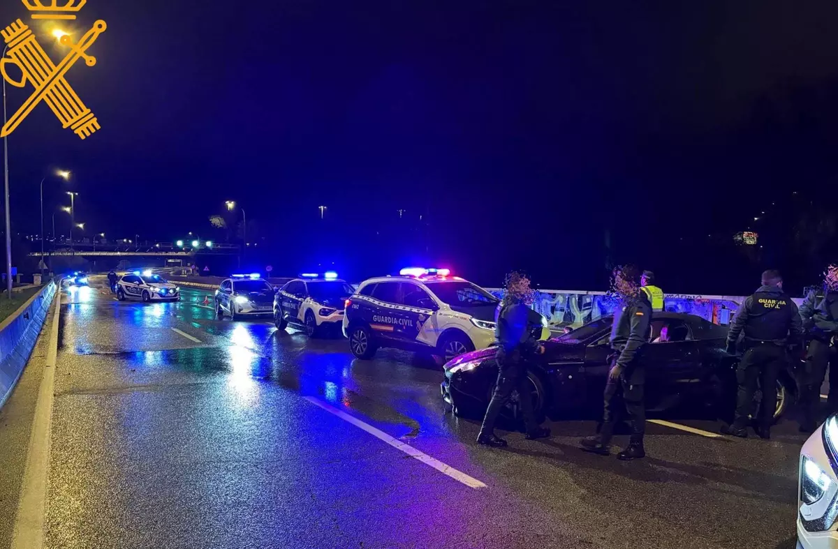Persecución en Majadahonda: roba un Aston Martin y embiste a la Guardia Civil en plena huida