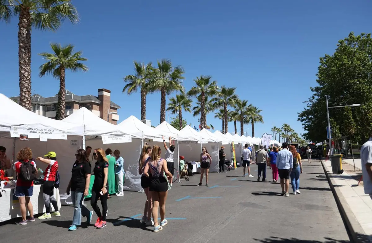 Boadilla celebra la XIII Feria de Asociaciones con teatro, juegos, talleres y exposición de motos al aire libre