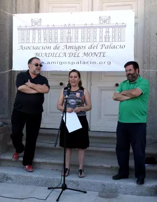 Asoc. Amigos del Palacio: "Más de 300 personas se concentraron frente al Palacio de Boadilla del Monte en contra de su cesión a la SGAE"