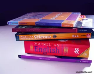 PSOE: "Solo los tres ganadores de un concurso de fotografía tendrán ayudas para la compra de libros en el Ayuntamiento de Boadilla"