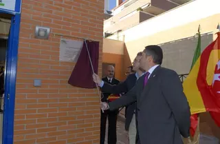 El alcalde y el consejero de Presidencia inauguran la nueva Comisaría Municipal en el Residencial Siglo XXI