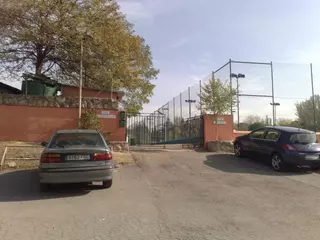 El PSOE  de Boadilla reclama la clausura de una granja escuela situada en zona residencial