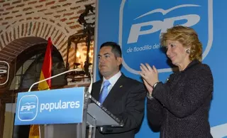 Esperanza Aguirre se reúne con Juan Siguero y destaca la capacidad de reacción de los Populares en Boadilla para superar el difícil año 2009