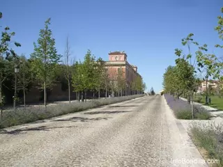Se instalarán semáforos en la explanada del palacio, gracias a las presiones socialistas.