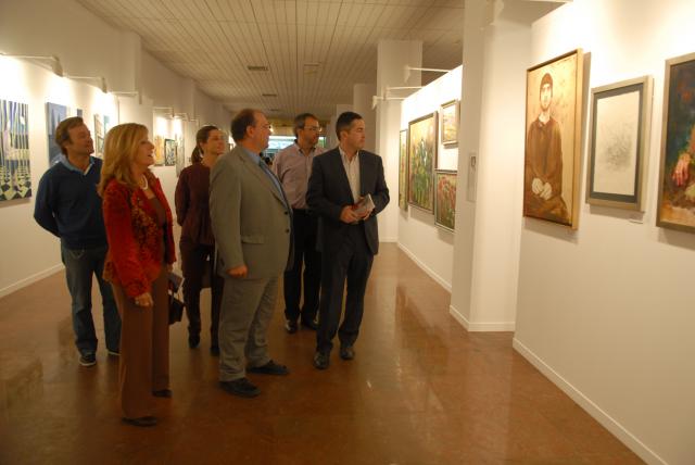 El Alcalde asiste a la inauguración de la exposición de Artes del Virgen de Europa