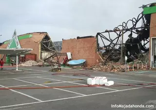 Un incendio arrasa Leroy Merlin de Majadahonda