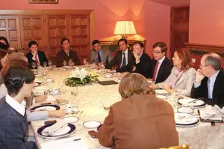 González Terol se reúne con los mayores y con los empresarios de Boadilla 
