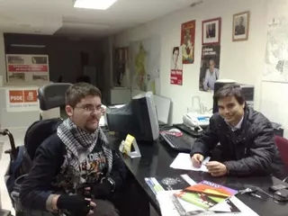 El candidato socialista a la Alcaldía, Pablo Nieto, se reúne con representantes de la Asociación Disfabo.