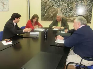 El candidato socialista a la Alcaldía, Pablo Nieto, se reúne con la Junta Directiva de la urbanización Las Lomas