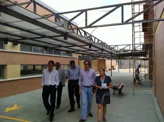 El alcalde visita las obras de mejora y acondicionamiento de los centro educativos
