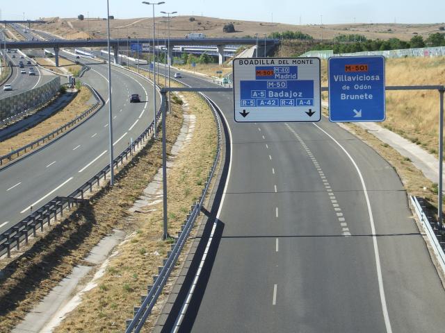 El Alcalde firma la hoja de aprecio que cifra en 57 millones de euros la deuda de Fomento con el Ayuntamiento de Boadilla